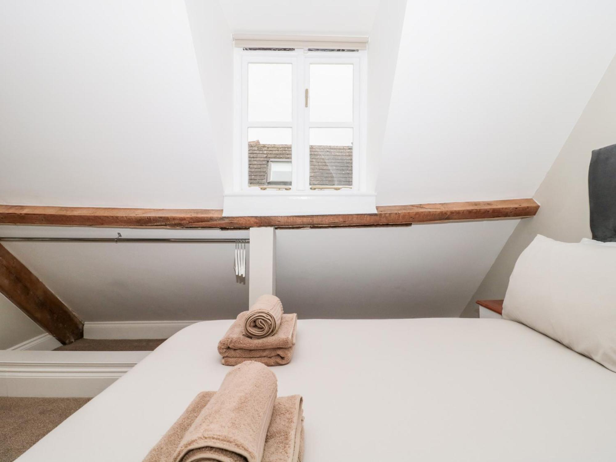 Purbeck Hotel Apartments - Flat 6 Суонидж Екстериор снимка