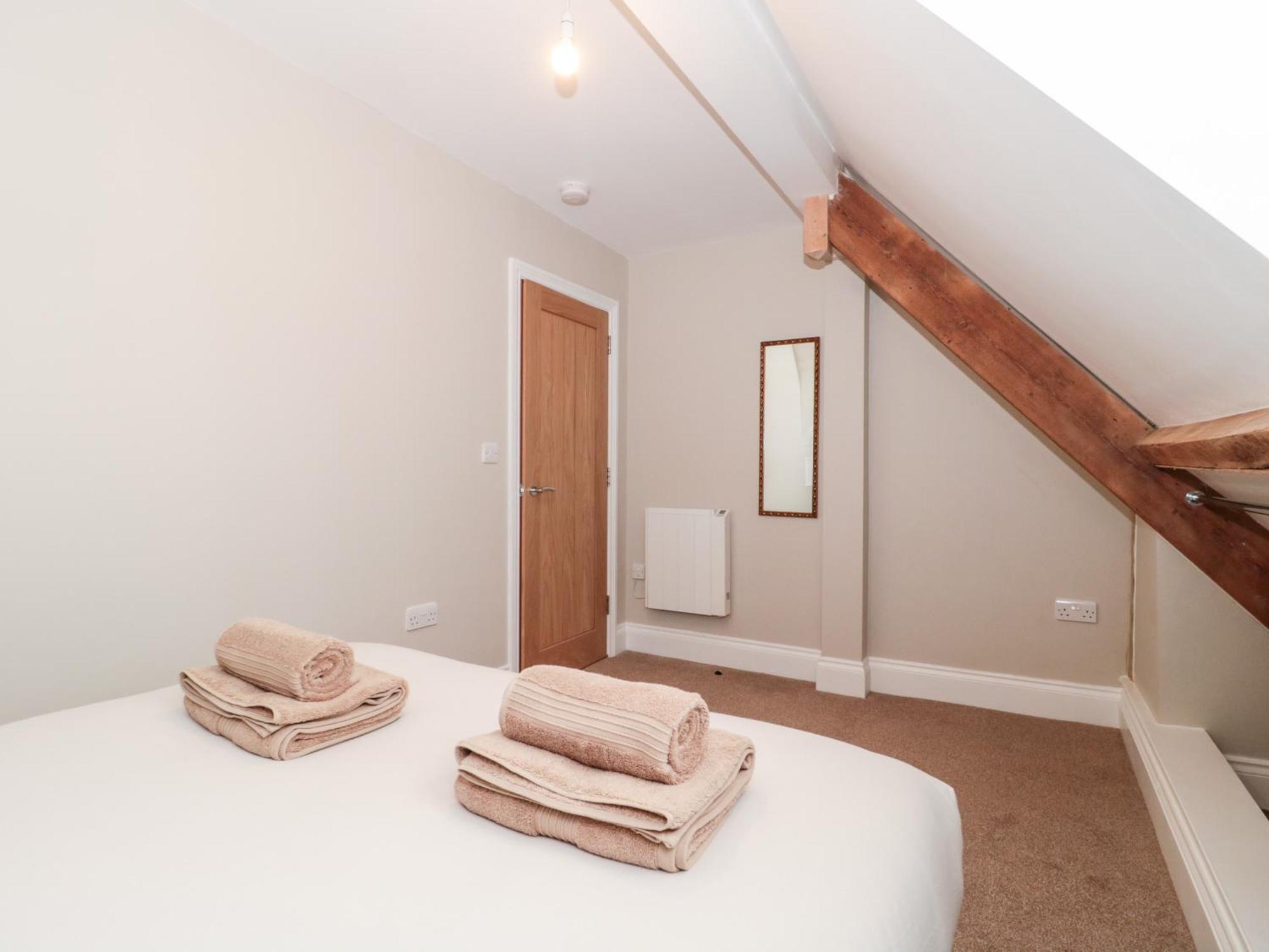 Purbeck Hotel Apartments - Flat 6 Суонидж Екстериор снимка