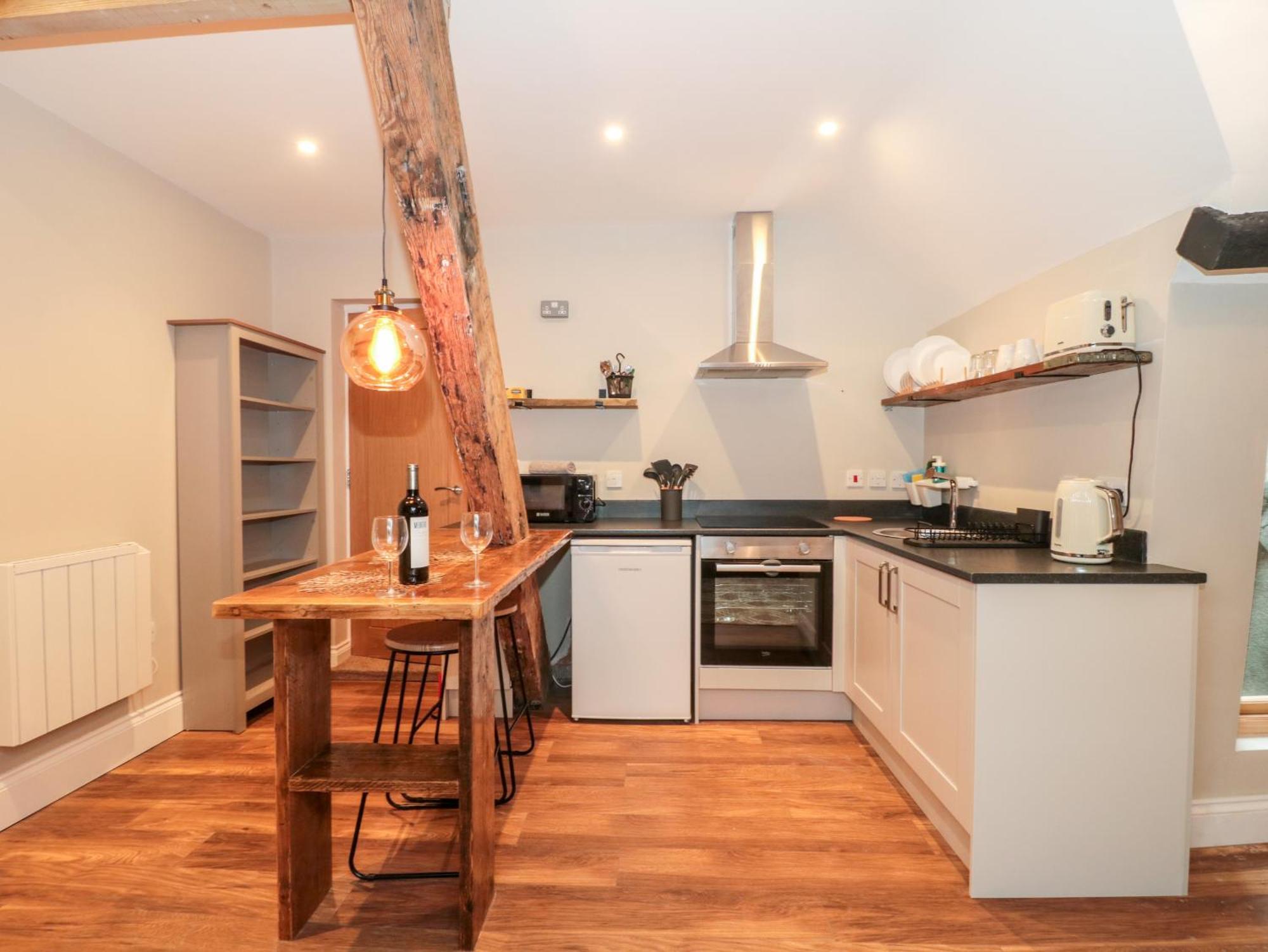 Purbeck Hotel Apartments - Flat 6 Суонидж Екстериор снимка
