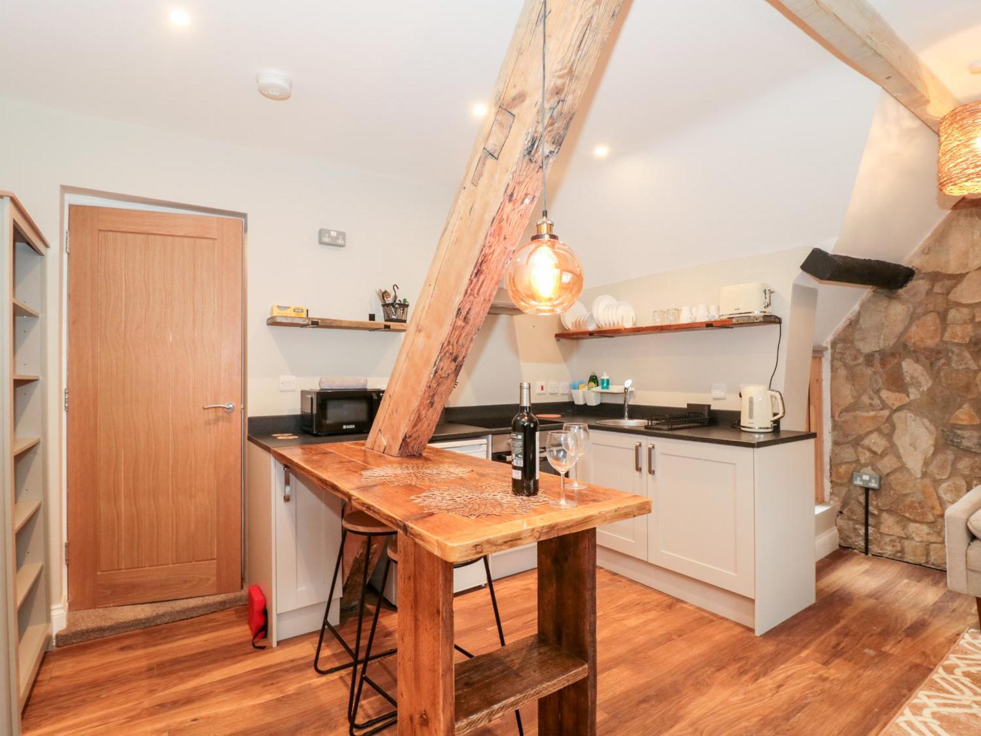 Purbeck Hotel Apartments - Flat 6 Суонидж Екстериор снимка