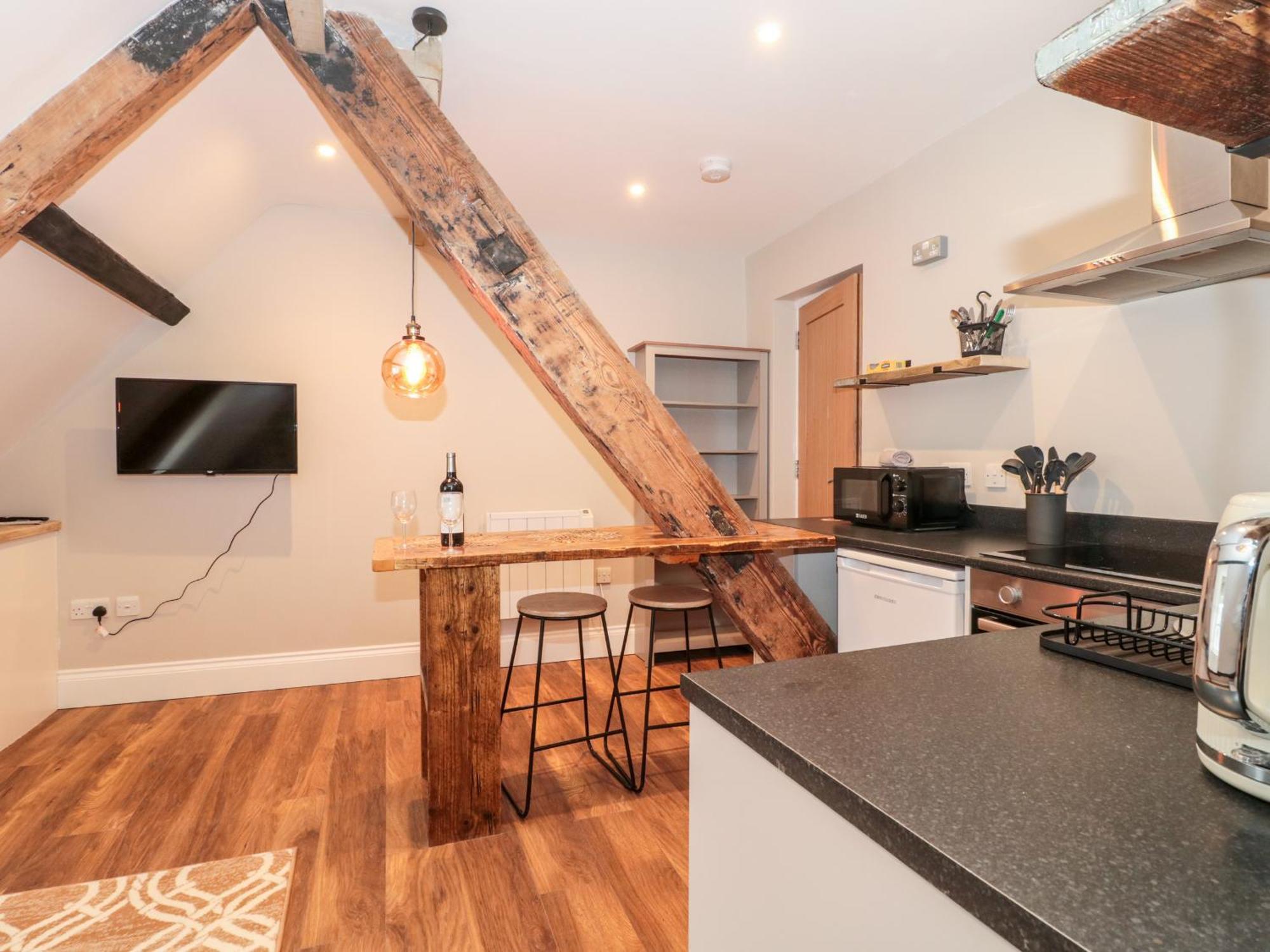 Purbeck Hotel Apartments - Flat 6 Суонидж Екстериор снимка